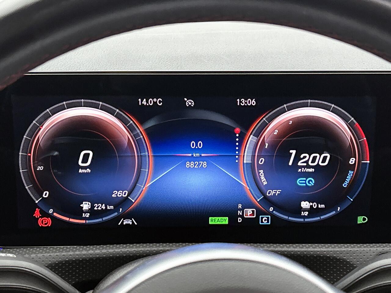 Mercedes-Benz A-KLASSE 250 e Premium Plus | Panoramadak | Achteruitrijcamera | Sfeerverlichting | Apple Carplay | Inclusief 24 maanden MB Certified garantie voor Europa.