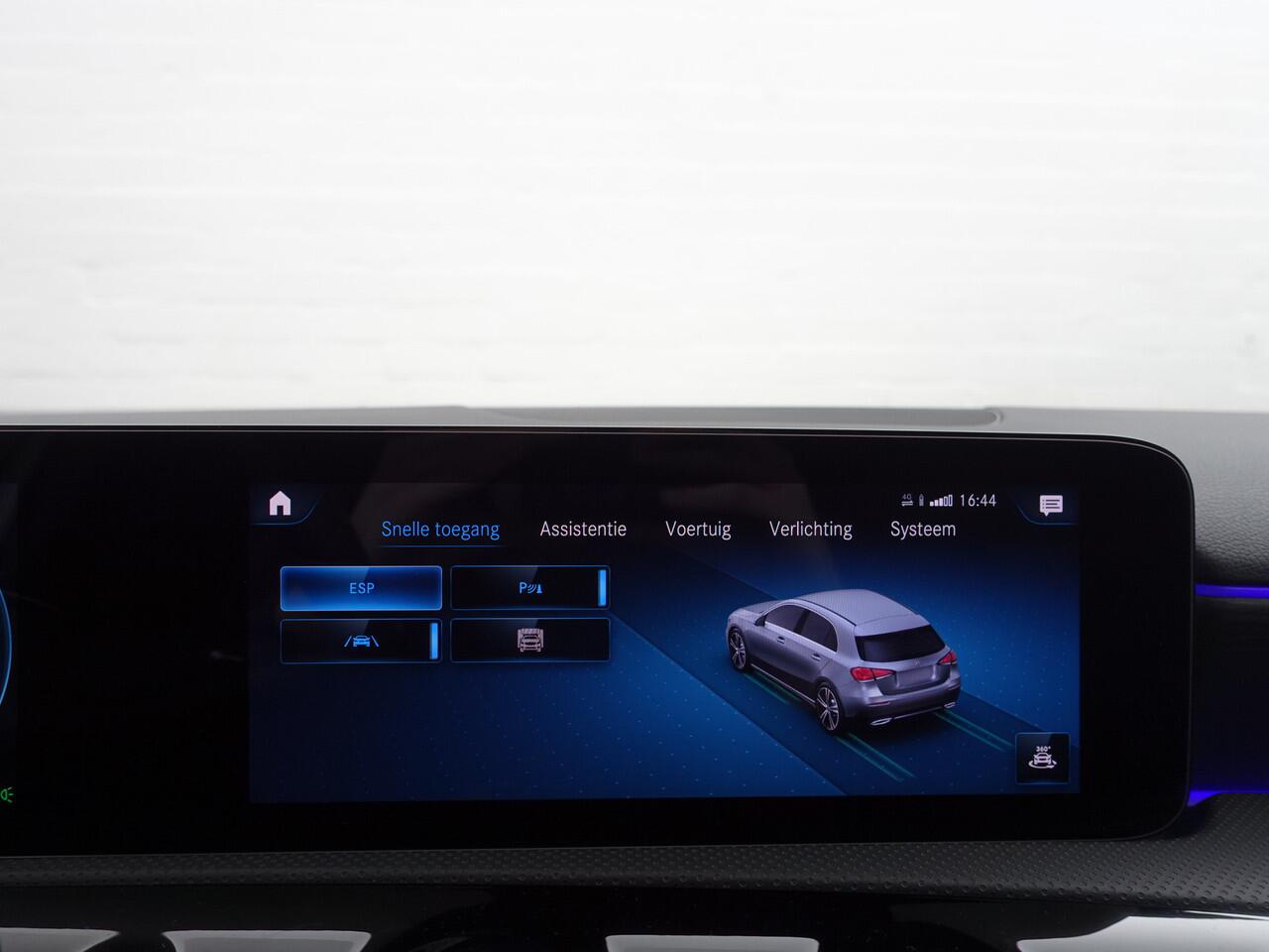 Mercedes-Benz A-KLASSE 250 AMG Night Edition Design aut- Panoramadak, Sfeerverlichting, Dynamic select, Lane Assist, Park Assist, Design Afwerking