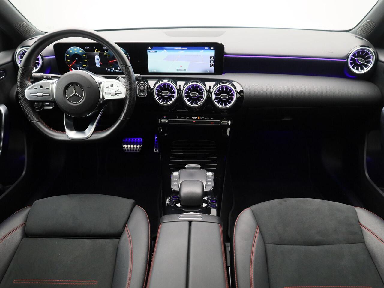 Mercedes-Benz A-KLASSE 180 AMG Line | PANO | CAMERA | KEYLESS | SFEERVERLICHTING | STOELVERW.