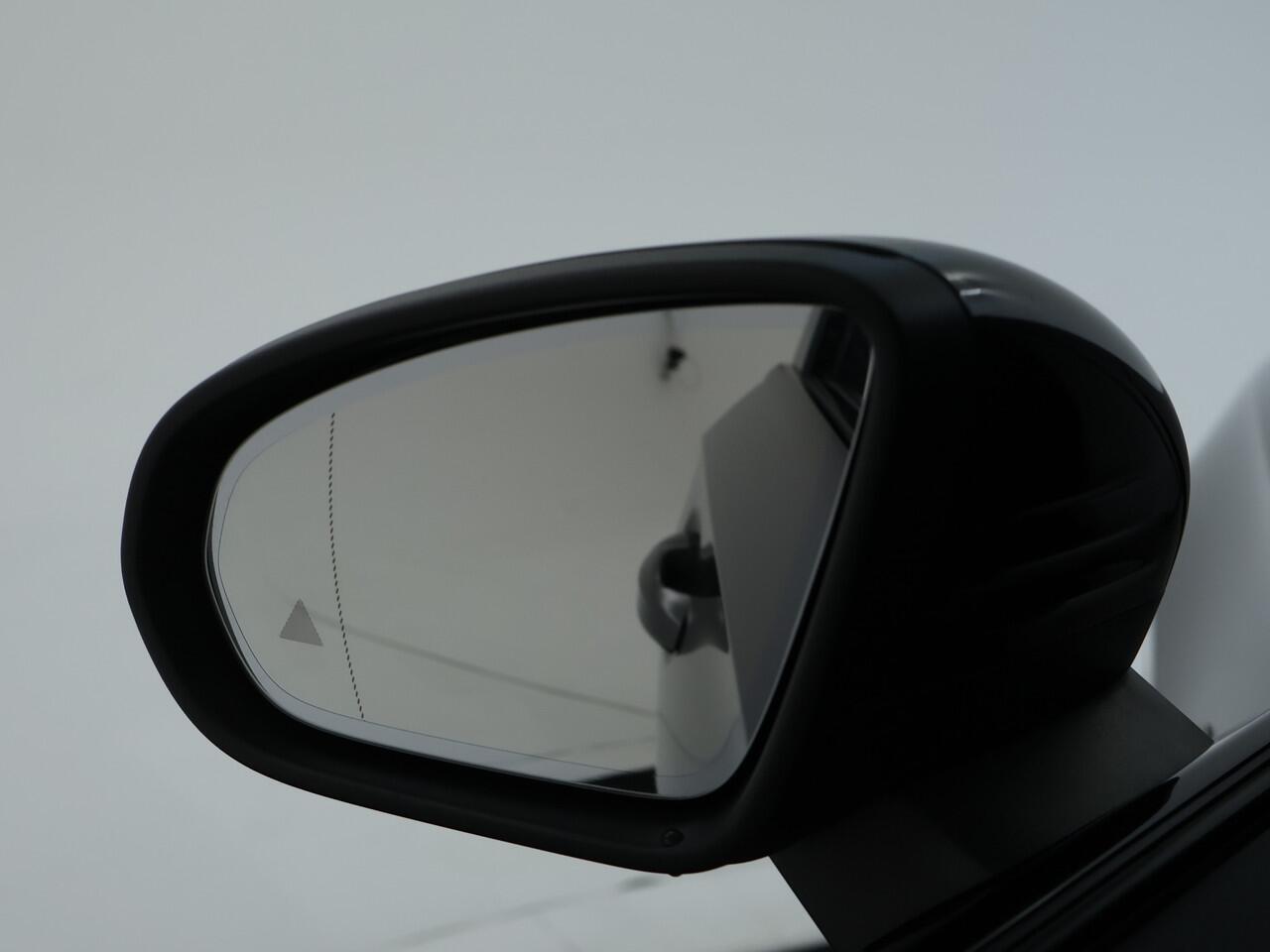 Mercedes-Benz A-KLASSE 250 e Sedan AMG Plug-In Hybride AMG Line | Night Pakket | Panorama Schuif-Kanteldak | 19 Inch AMG Velgen | Sfeerverlichting. Inclusief 24 maanden MB Certified garantie voor Europa.