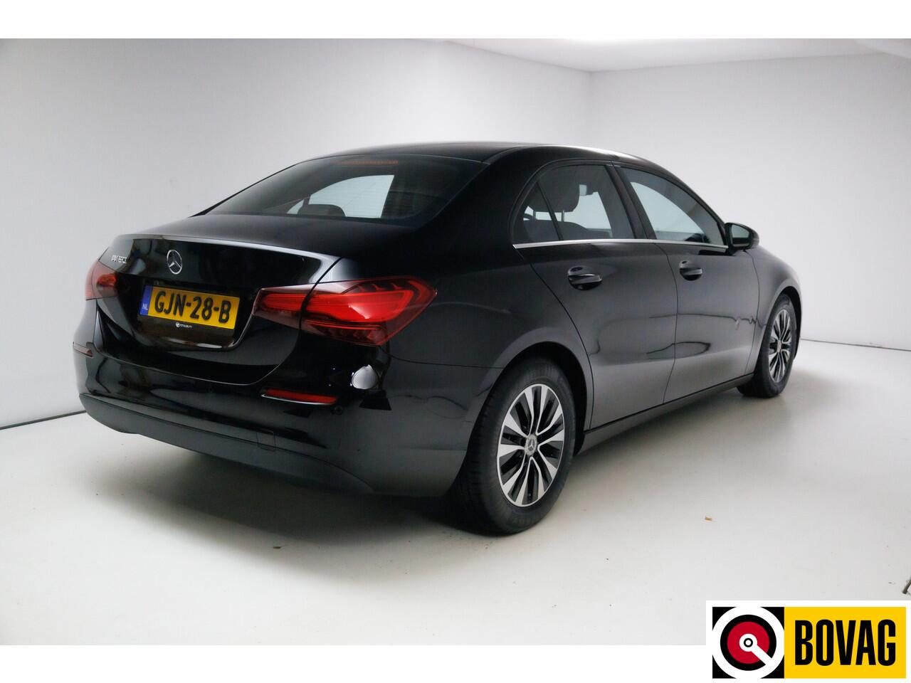 Mercedes-Benz A-KLASSE 180 Star Edition | Facelift | 1/2 Leder | Sport stoelen | Led | Cruise control | Camera | PDC V+A, Stoelverwarming