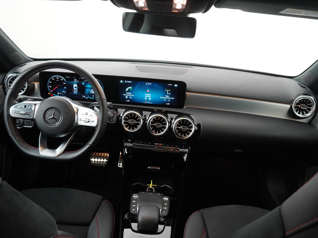 Mercedes-Benz A-KLASSE 180 Automaat BussSolution AMG 18"LM /Clima/Cruise/Camera