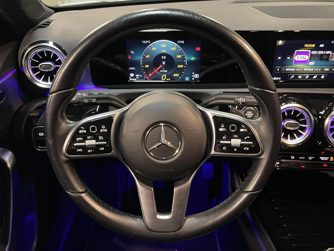 Mercedes-Benz A-KLASSE 180 Advantage 17"/Sfeerverlichting/LED/Climate/Stoelverwarming/Apple Carplay & Android Auto