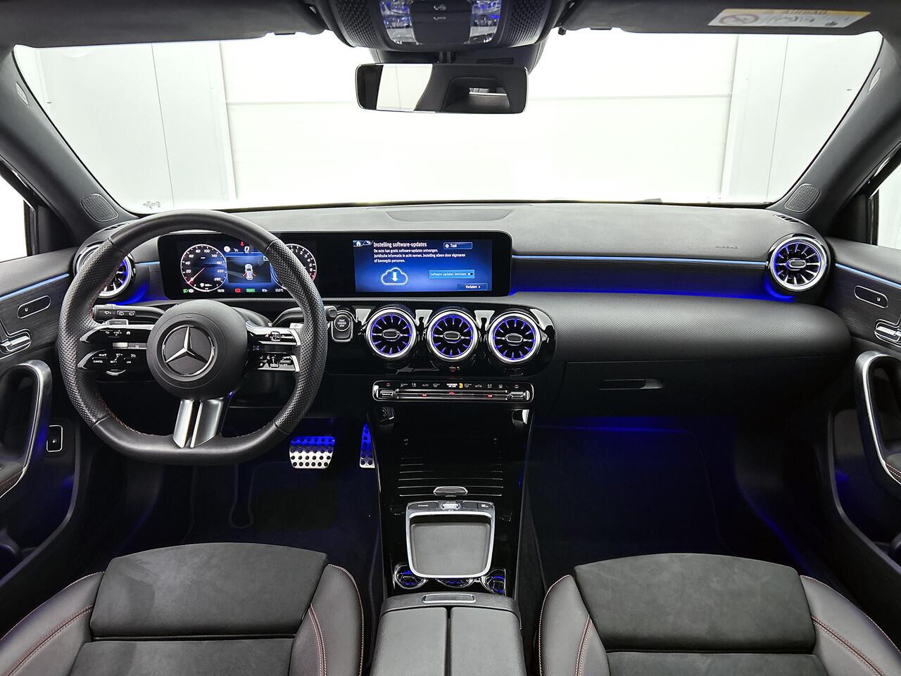 Mercedes-Benz A-KLASSE 250 e AMG Line Memory, 19 inch, 360* Camera,