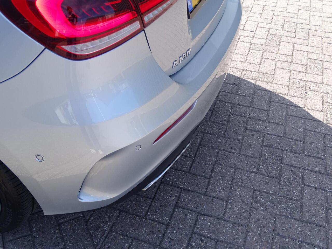 Mercedes-Benz A-KLASSE 180 Business Solution AMG Automaat, Camera, Sfeerverlichting, Navigatie, Multimedia, Airco/ECC, CruiseControl, Leder/Alcantara, Parkeersensoren, LM-velgen