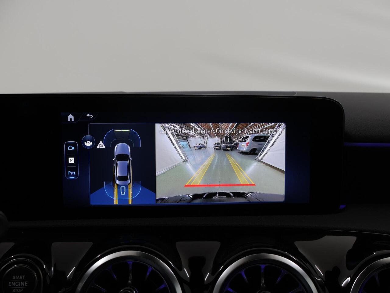 Mercedes-Benz A-KLASSE 250e Business Solution AMG | Panoramadak | Sfeerverlichting | Achteruitrijcamera |