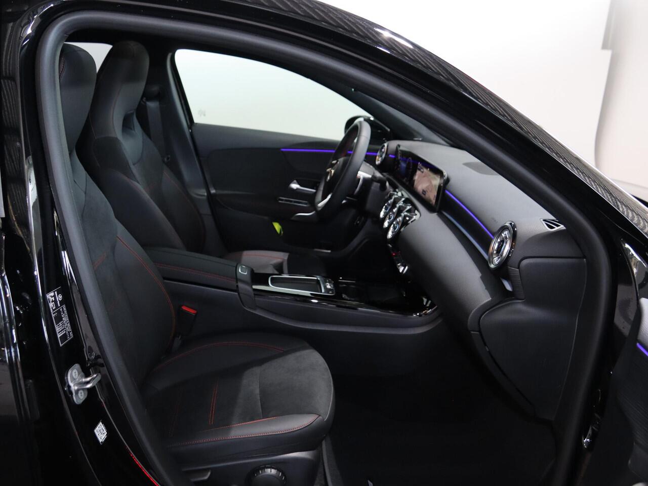 Mercedes-Benz A-KLASSE 250e Star Edition AMG Line | Panoramaschuifdak | Night | 19 inch AMG-velgen | Achteruitrijcamera