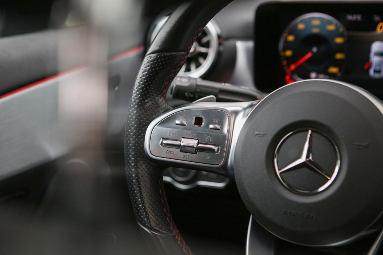 Mercedes-Benz A-KLASSE 180 Bns Sol. AMG | Pano | Sfeerverlichting |