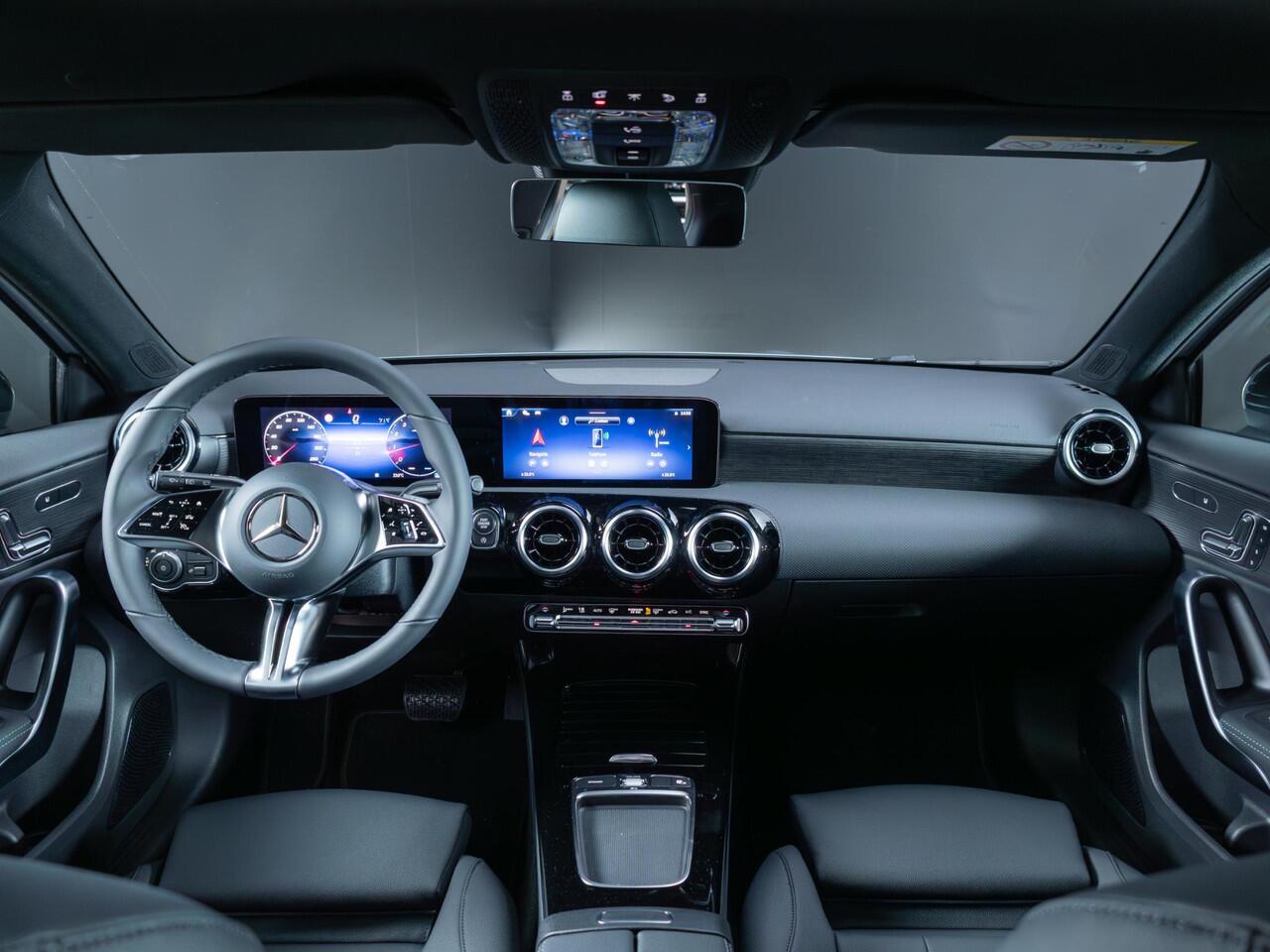 Mercedes-Benz A-KLASSE Hatchback 180 Business Solution Luxury Panorama dak