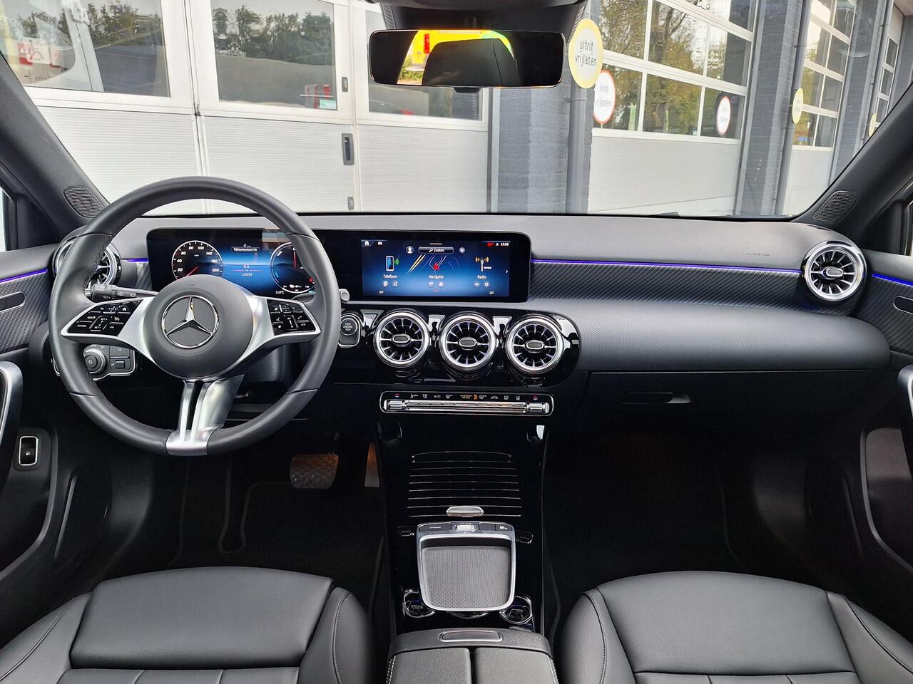 Mercedes-Benz A-KLASSE 250 e | Panoramadak | Night Pakket | MULTIBEAM LED Koplampen | Apple CarPlay | Android Auto | Sfeerverlichting | Dodehoekassistentie | Stoelverwarming | Achteruitrijcamera | Elektrisch Inklapbare Buitenspiegels