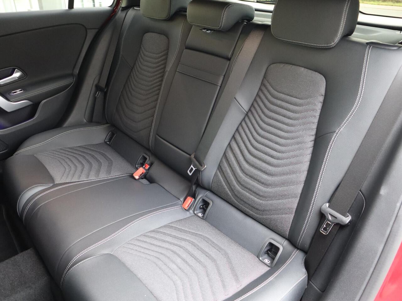 Mercedes-Benz A-KLASSE 250 e Star Edition AMG Line