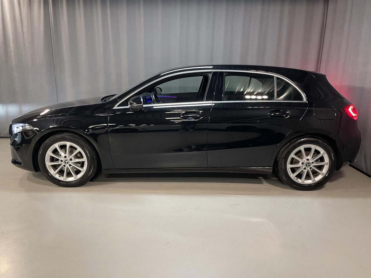 Mercedes-Benz A-KLASSE 180 Advantage 17"/Sfeerverlichting/LED/Climate/Stoelverwarming/Apple Carplay & Android Auto