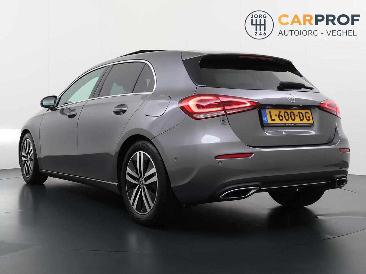 Mercedes-Benz A-KLASSE 180 Business Solution Luxury Panorama dak | Stoelverwarming | Navigatie | Camera |