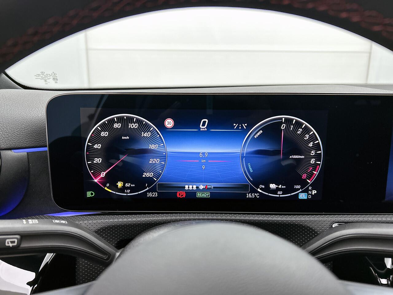 Mercedes-Benz A-KLASSE 250 e Business Solution AMG | Nightpakket | Smartphone-integratie | Multibeam LED | Panoramaschuifdak | Stoelverwarming voor | Extra USB-poorten | KEYLESS GO |