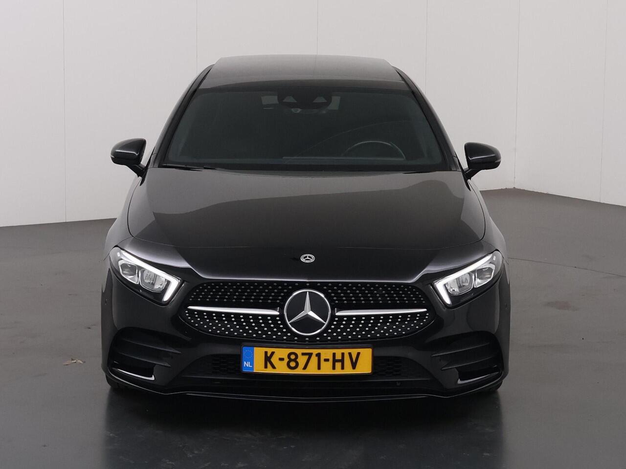 Mercedes-Benz A-KLASSE 180 Business Solution AMG | Night | Panoramadak | Sfeerverlichting | Achteruitrijcamera | Stoelverwarming |