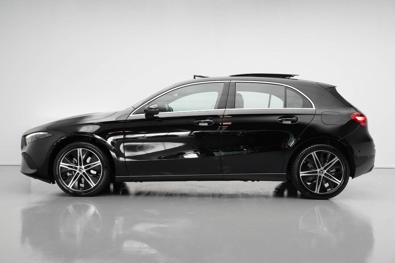 Mercedes-Benz A-KLASSE 250e Business Solution |Pano|Dodehoek|Unieke Bekleding|
