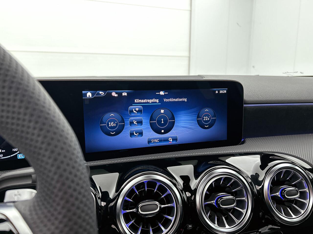 Mercedes-Benz A-KLASSE 250 e Business Solution AMG | Nightpakket | Smartphone-integratie | Multibeam LED | Panoramaschuifdak | Stoelverwarming voor | Extra USB-poorten | KEYLESS GO |