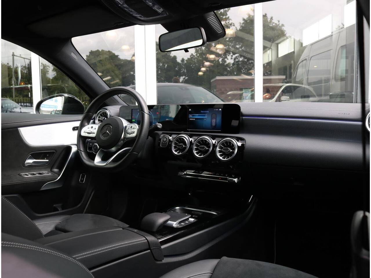 Mercedes-Benz A-KLASSE 250 e AMG line | Night pakket