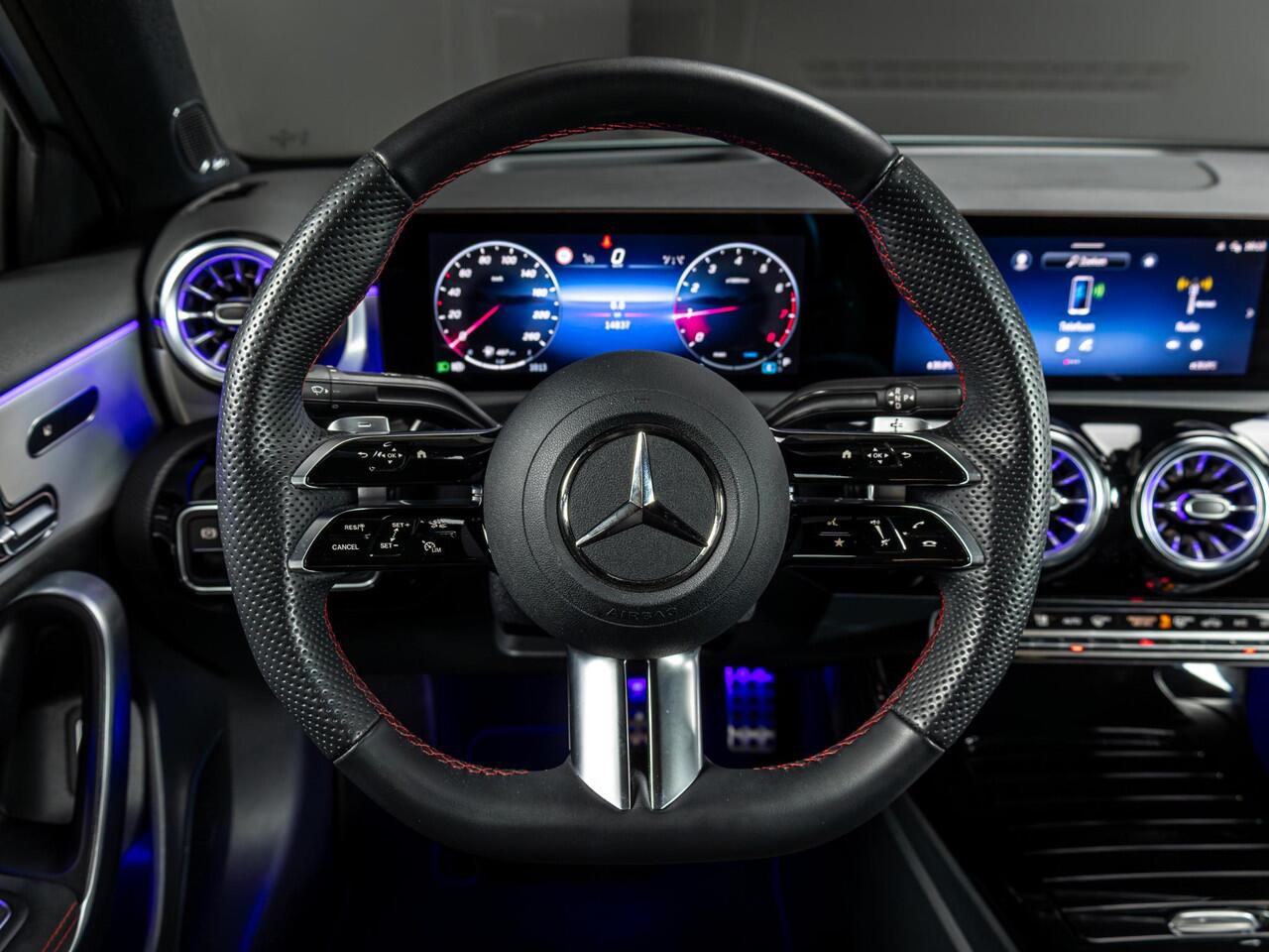 Mercedes-Benz A-KLASSE Limousine 180 Star Edition AMG Line PLUS Panorama dak