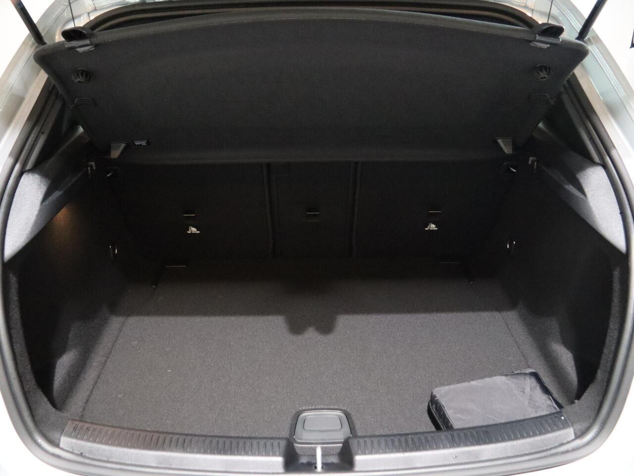 Mercedes-Benz A-KLASSE 180 Star Edition | Digitaal display | Achteruitrijcamera | Led-koplampen