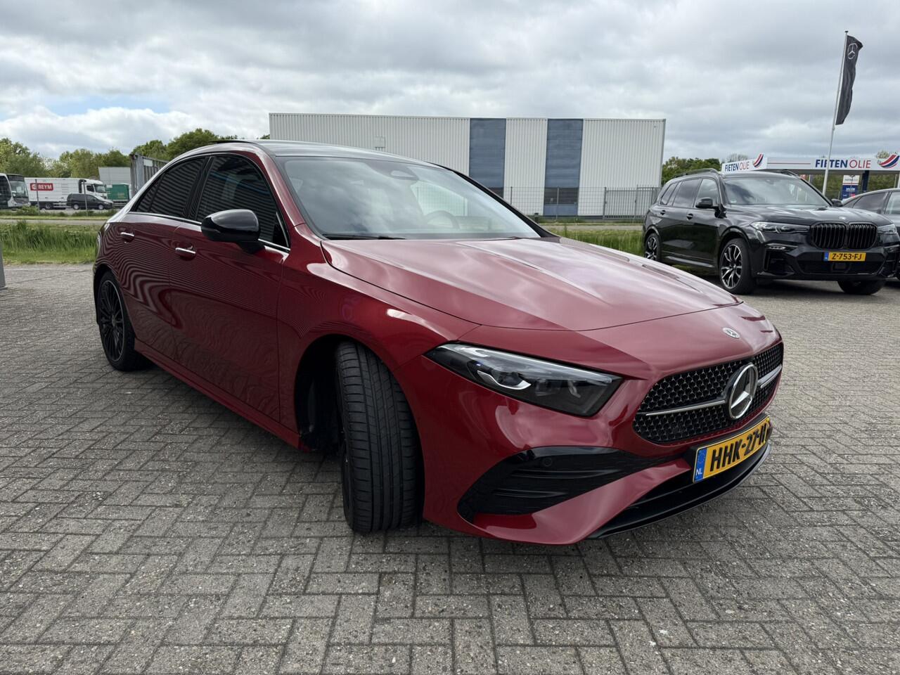 Mercedes-Benz A-KLASSE 180 AMG Line Star Edition 19 Inch Panoramadak Trekhaak Achteruitrijcamera