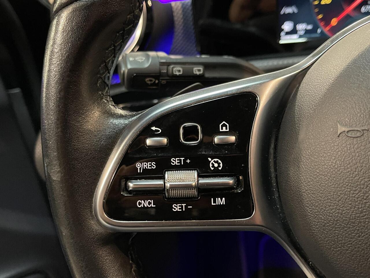 Mercedes-Benz A-KLASSE 180 Advantage 17"/Sfeerverlichting/LED/Climate/Stoelverwarming/Apple Carplay & Android Auto