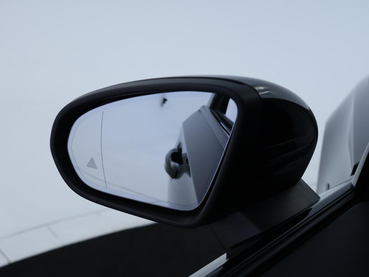 Mercedes-Benz A-KLASSE 250 e AMG Nightpakket | Sfeerverlichting | Car Play | Dode Hoek Ass | Stoelverwarming | Parkeerpakket met Camera | Ledkoplampen | Achteruitrijcamera. Inclusief 24 maanden Mercedes-Benz Certified garantie voor Europa.