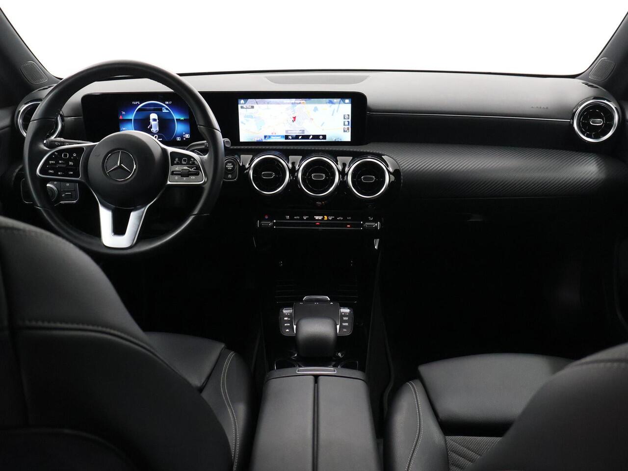 Mercedes-Benz A-KLASSE 180 Business Solution Luxury | Stoelverwarming | Achteruitrijcamera | Sfeerverlichting |