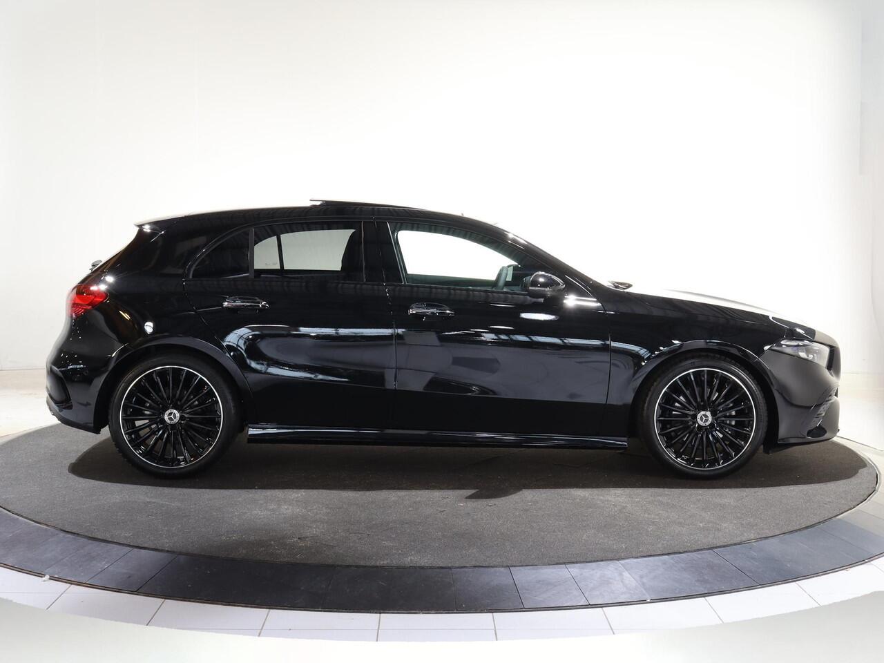 Mercedes-Benz A-KLASSE 180 Business Solution AMG | Panoramaschuifdak | Premium plus | Head-Up | Stoelverwarming | Achteruitrijcamera | MULTIBEAM LED |