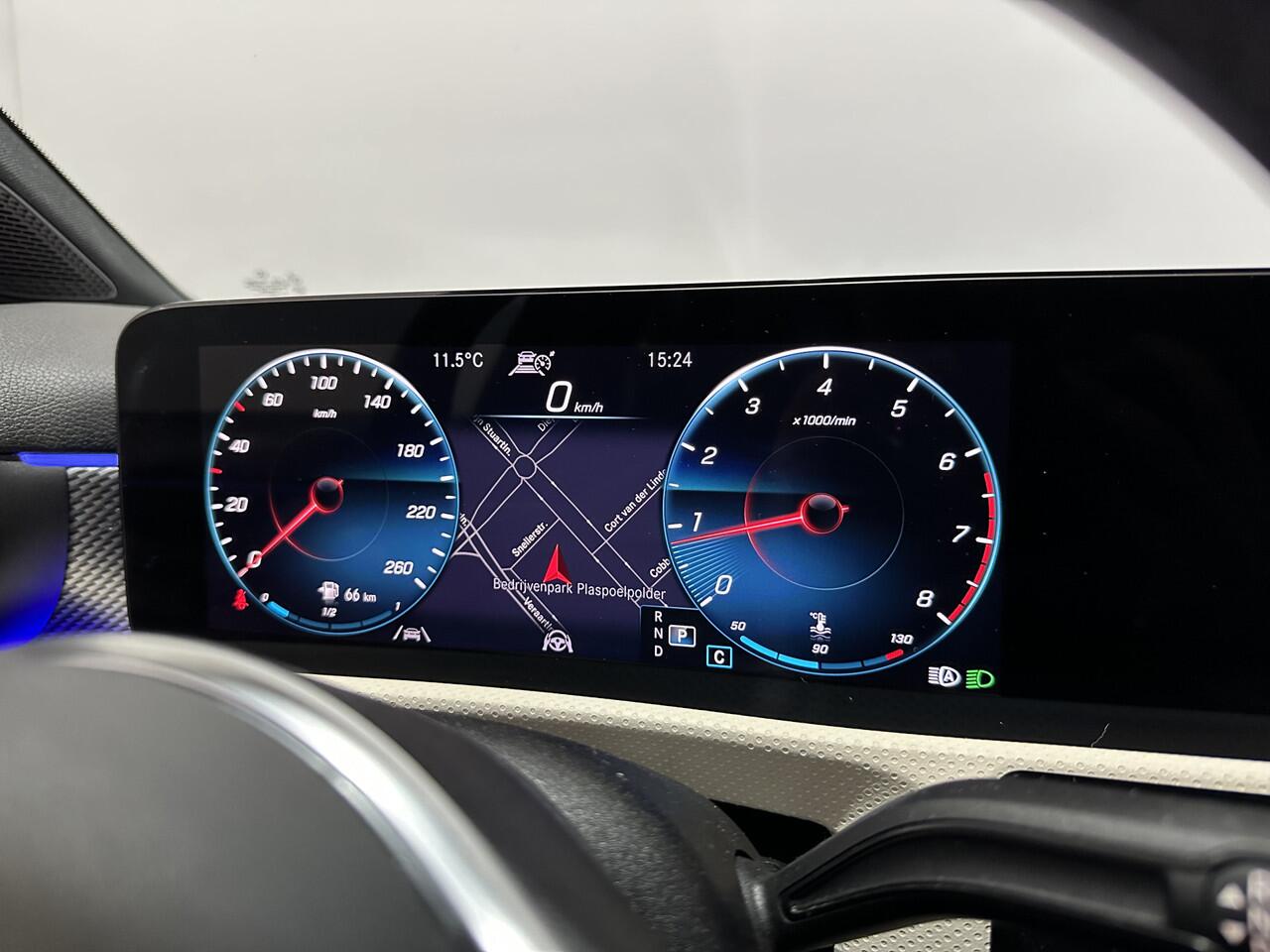 Mercedes-Benz A-KLASSE 200 Luxury Line - Pano / Carplay / Camera / Dodehoek