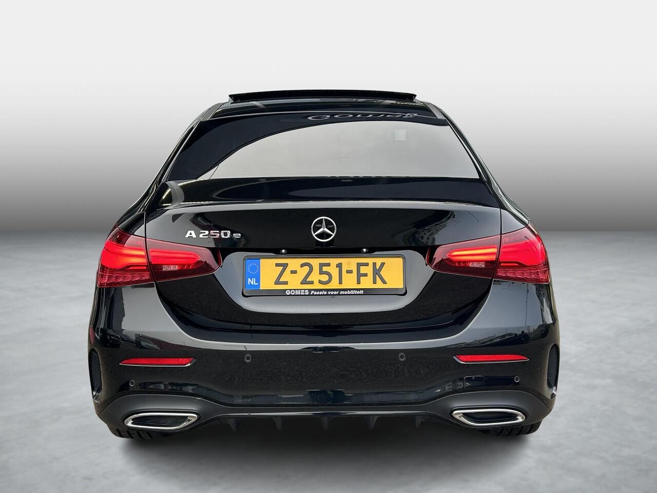 Mercedes-Benz A-KLASSE 250 e AMG Line | Premium | Night pakket | Panoramadak | Achteruitrijcamera | Stoelverwarming | Multibeam LED | Sfeerverlichting | Dodehoekassistentie | Keyless-GO