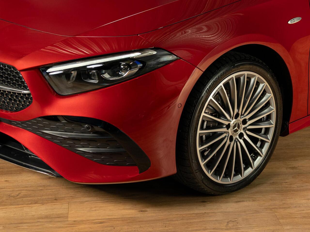 Mercedes-Benz A-KLASSE Limousine 250 e Business Solution AMG Premium PLUS | Panorama dak