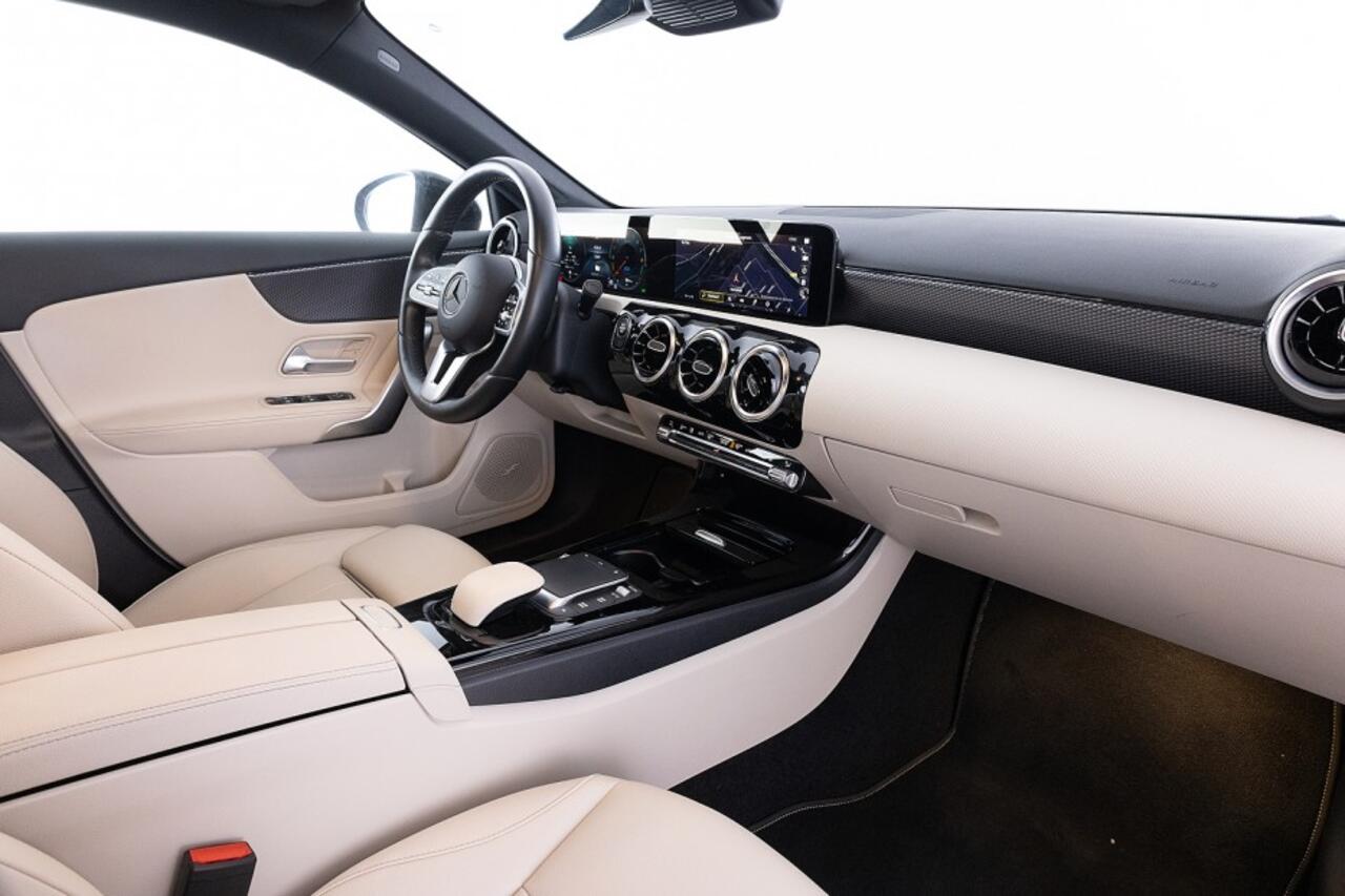 Mercedes-Benz A-KLASSE 250 e Limousine Luxury Line Automaat | LEDER | CARPLAY | PHEV |