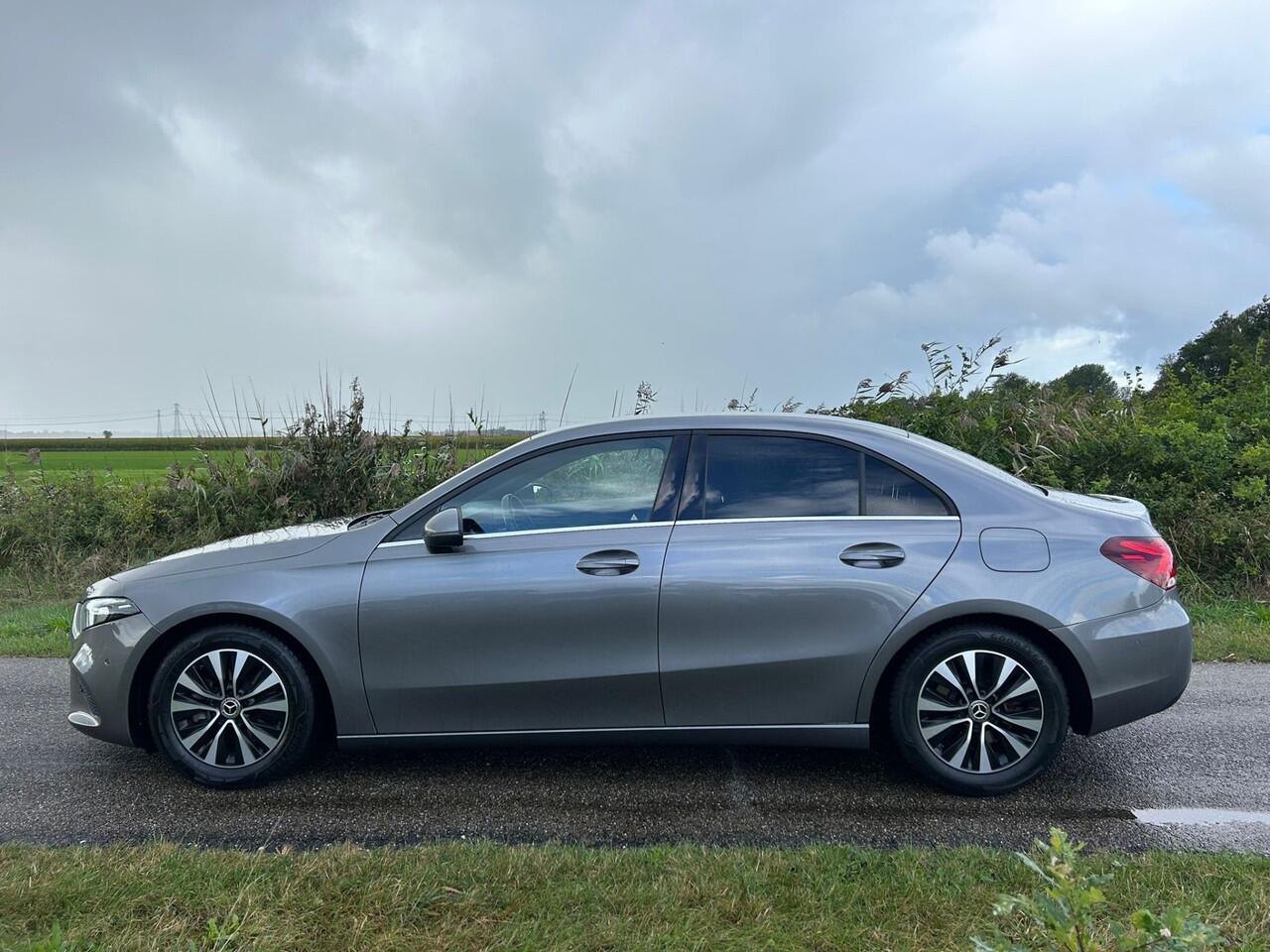 Mercedes-Benz A-KLASSE 200 Business Solution Zwarte Hemel/ Leer/Camera Nieuwstaat!