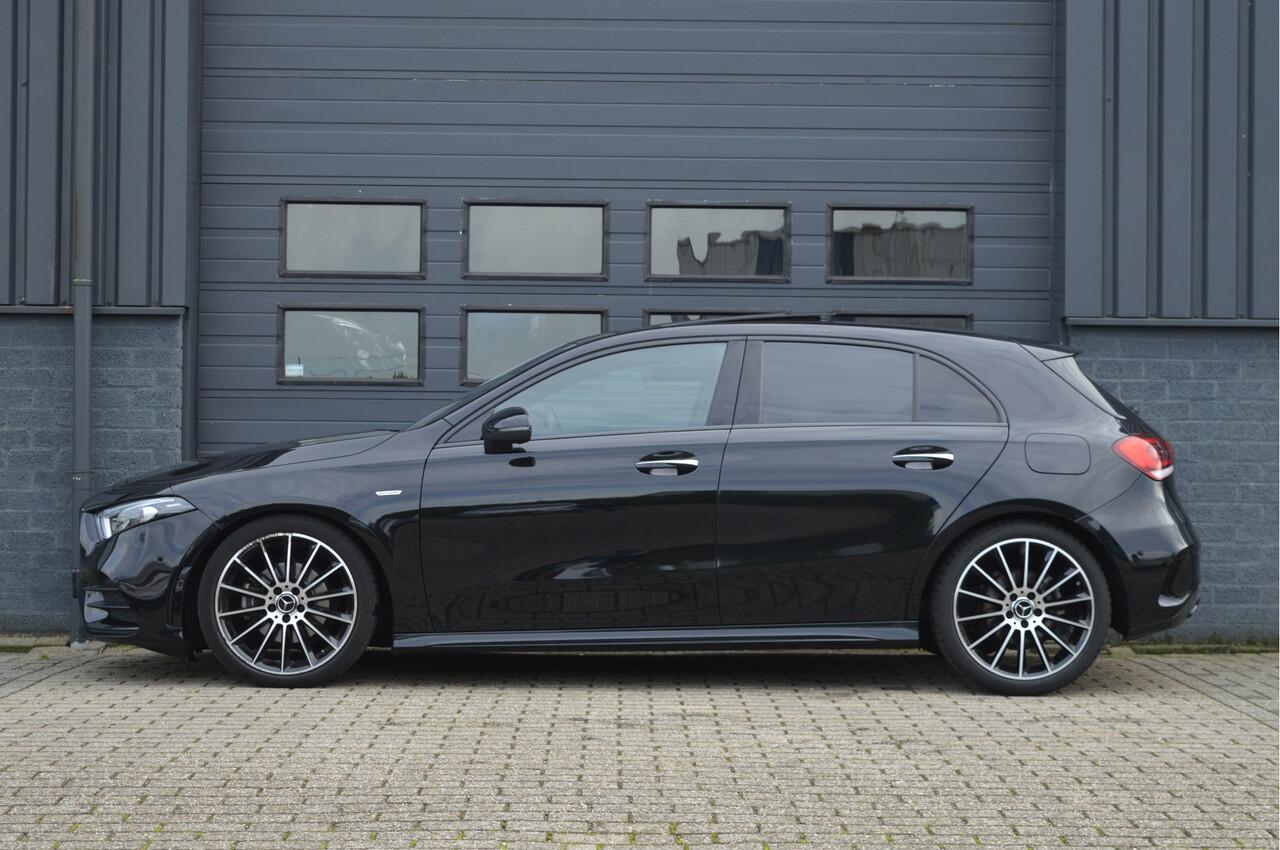 Mercedes-Benz A-KLASSE 180 Business Solution AMG | PANO | CAMERA | SFEERVERLICHTING |