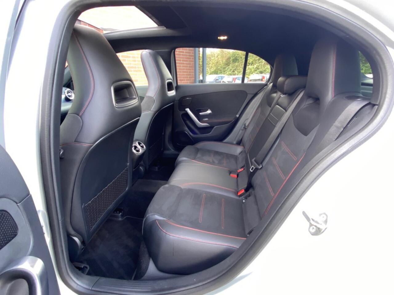 Mercedes-Benz A-KLASSE 180 BUSINESS SOLUTION AMG PANO/SCHUIFDAK NAVI CLIMA STOELVW CAMERA