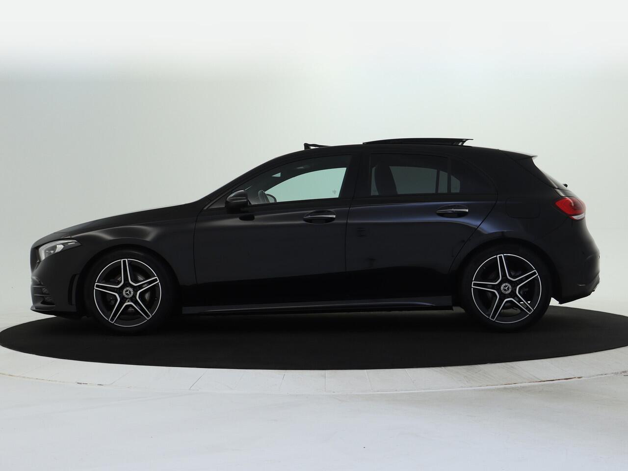 Mercedes-Benz A-KLASSE 180 Business Solution AMG AMG Line | Night Pakket | Phttps://wheelerdelta.autodata.nl/#/voorraadanorama Schuif-Kanteldak | Sfeerverlichting | MultiBeam koplampen | Memory Voorstoelen. Inclusief 24 maanden MB Certified garantie voor Europa.