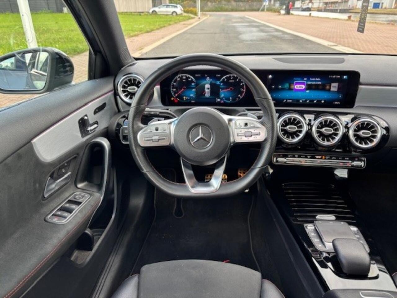 Mercedes-Benz A-KLASSE 200 AMG line