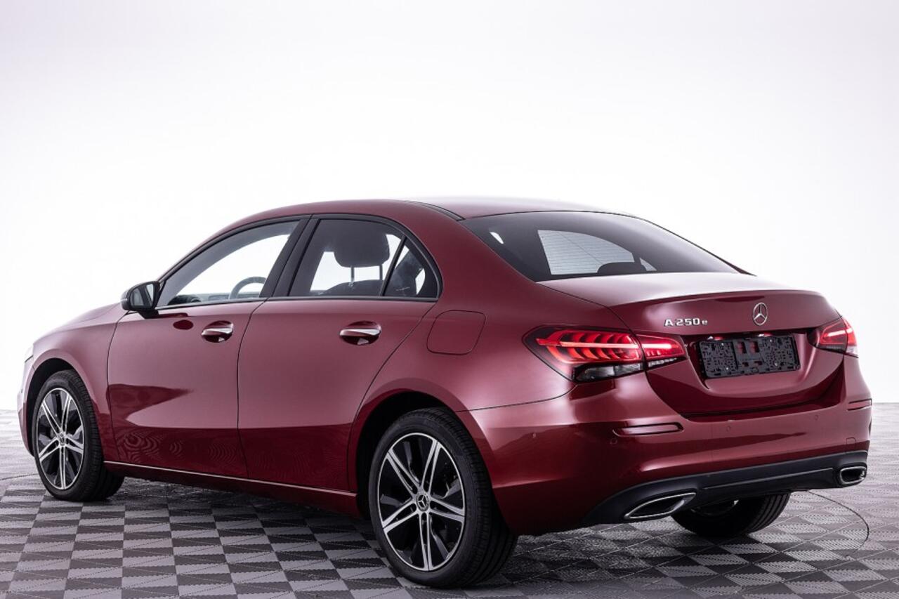 Mercedes-Benz A-KLASSE 250 e Limousine Luxury Line Automaat | LEDER | CARPLAY | PHEV |