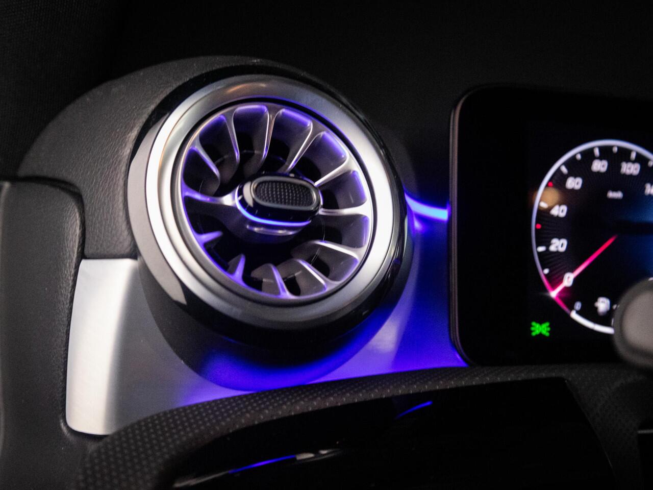 Mercedes-Benz A-KLASSE Hatchback 180 Star Edition Panorama dak