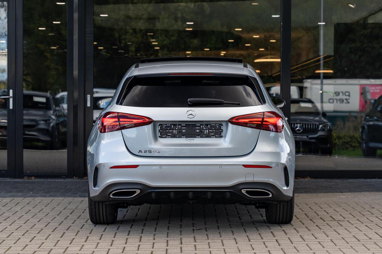 Mercedes-Benz A-KLASSE 250e Business Solution AMG | Panoramaschuifdak | Night pakket | Achteruitrijcamera | Stoelverwarming | MULTIBEAM LED |