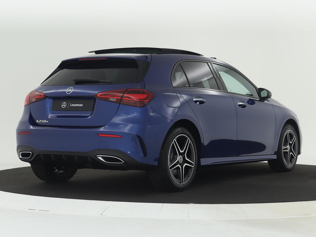 Mercedes-Benz A-KLASSE 250 e Star Edition AMG Line | Nightpakket | Distronic | Antidiefstalpakket URBAN GUARD PLUS | Dodehoekassistent | Panoramaschuifdak | Parkeerpakket met achteruitrijcamera | KEYLESS GO |