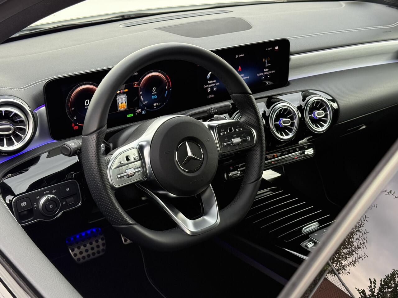 Mercedes-Benz A-KLASSE 250 e Business Solution AMG Limited | Pano | Ambient Light | Camera | LED | MBUX | 19 inch