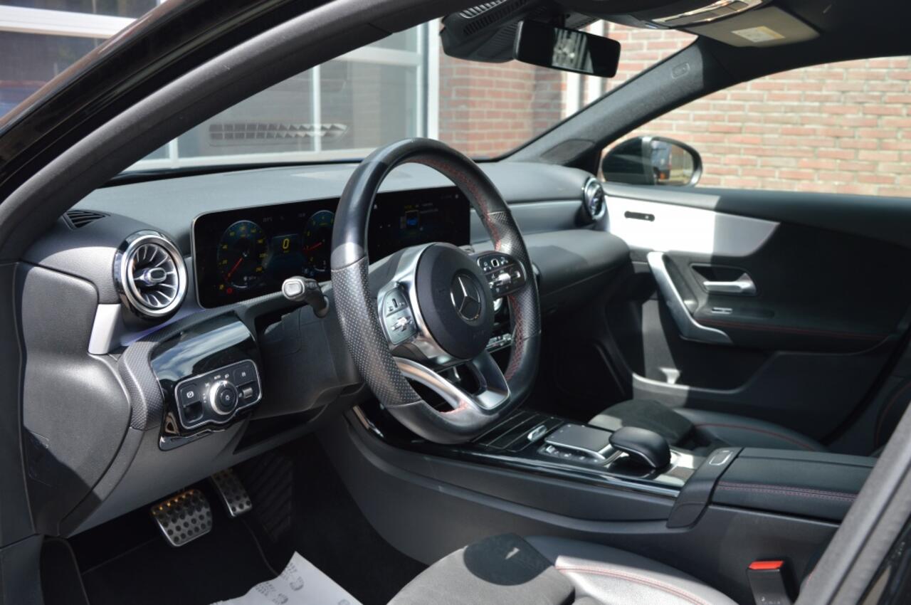 Mercedes-Benz A-KLASSE 180 Solution AMG | AUT - CAMERA - NAVI