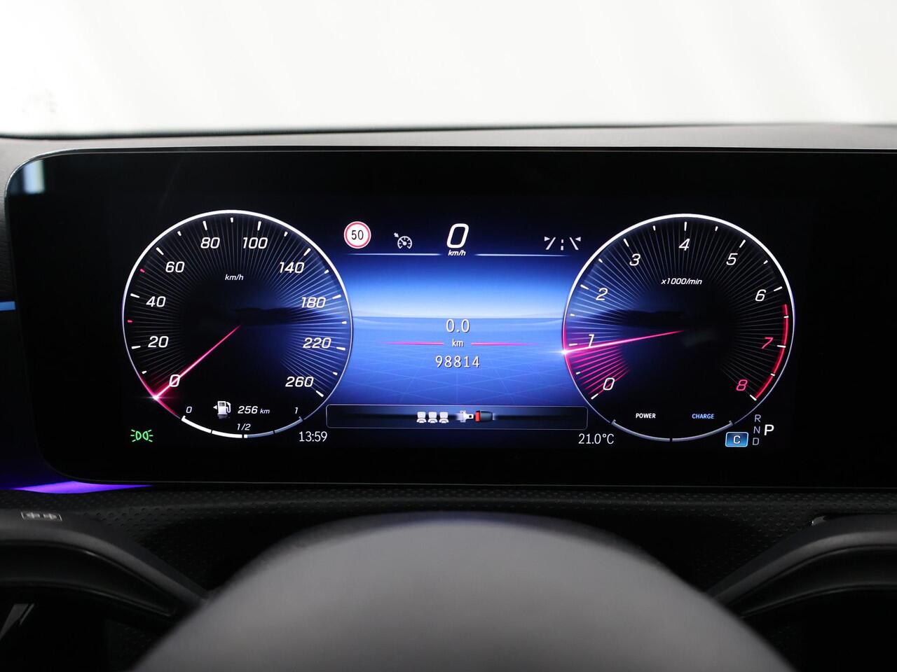 Mercedes-Benz A-KLASSE 180 AMG Line | Premium | Night pakket | Keyless go | Draadloos telefoon laden |