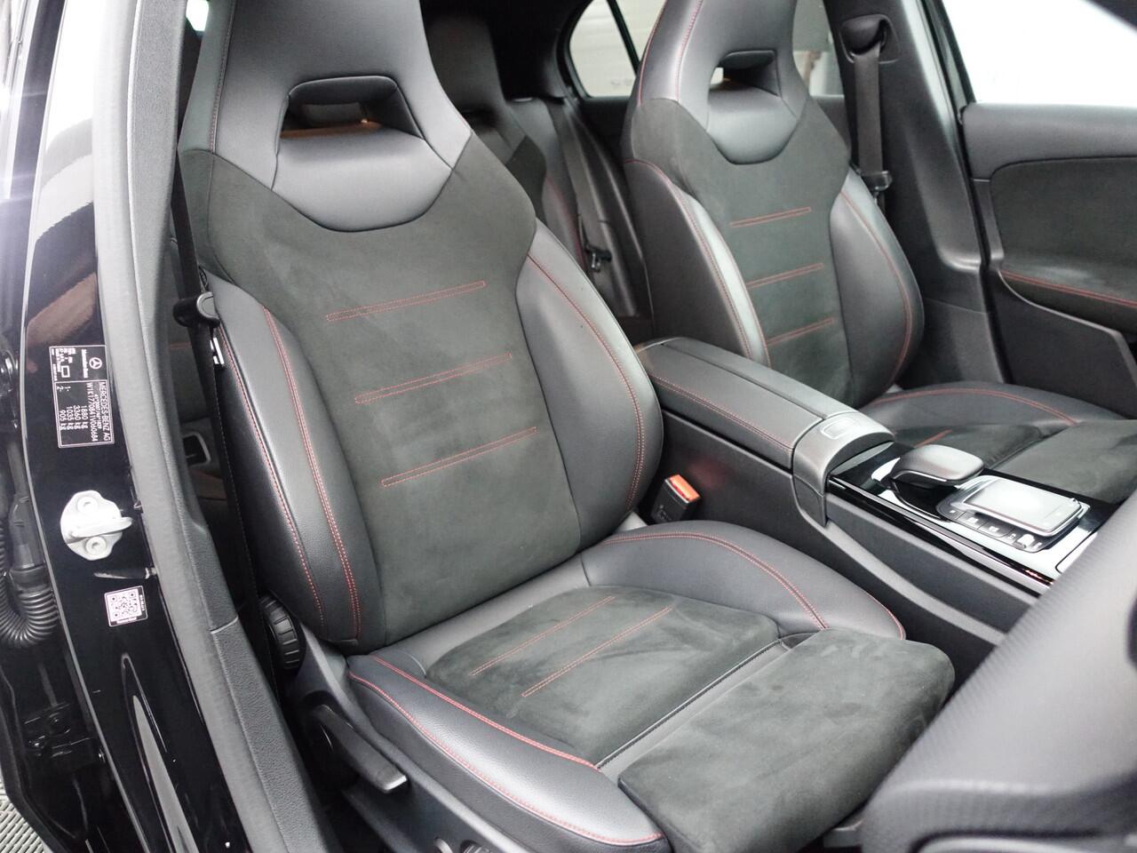 Mercedes-Benz A-KLASSE 180 AMG Night Edition Aut- Panoramadak, Sport Interieur, Xenon Led, Camera, Stoelverwarming