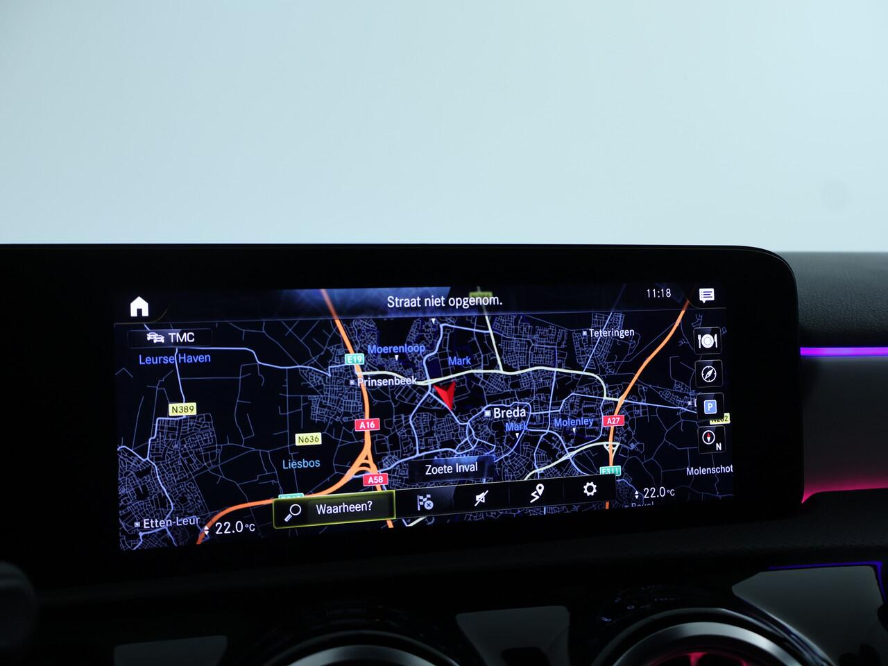 Mercedes-Benz A-KLASSE 180 AMG-line Limousine | Night Pakket | Trekhaak af fabriek | Sfeerverlichting | Parkeer pakket | Spiegel pakket | Inclusief 24 maanden MB Certified garantie voor Europa.