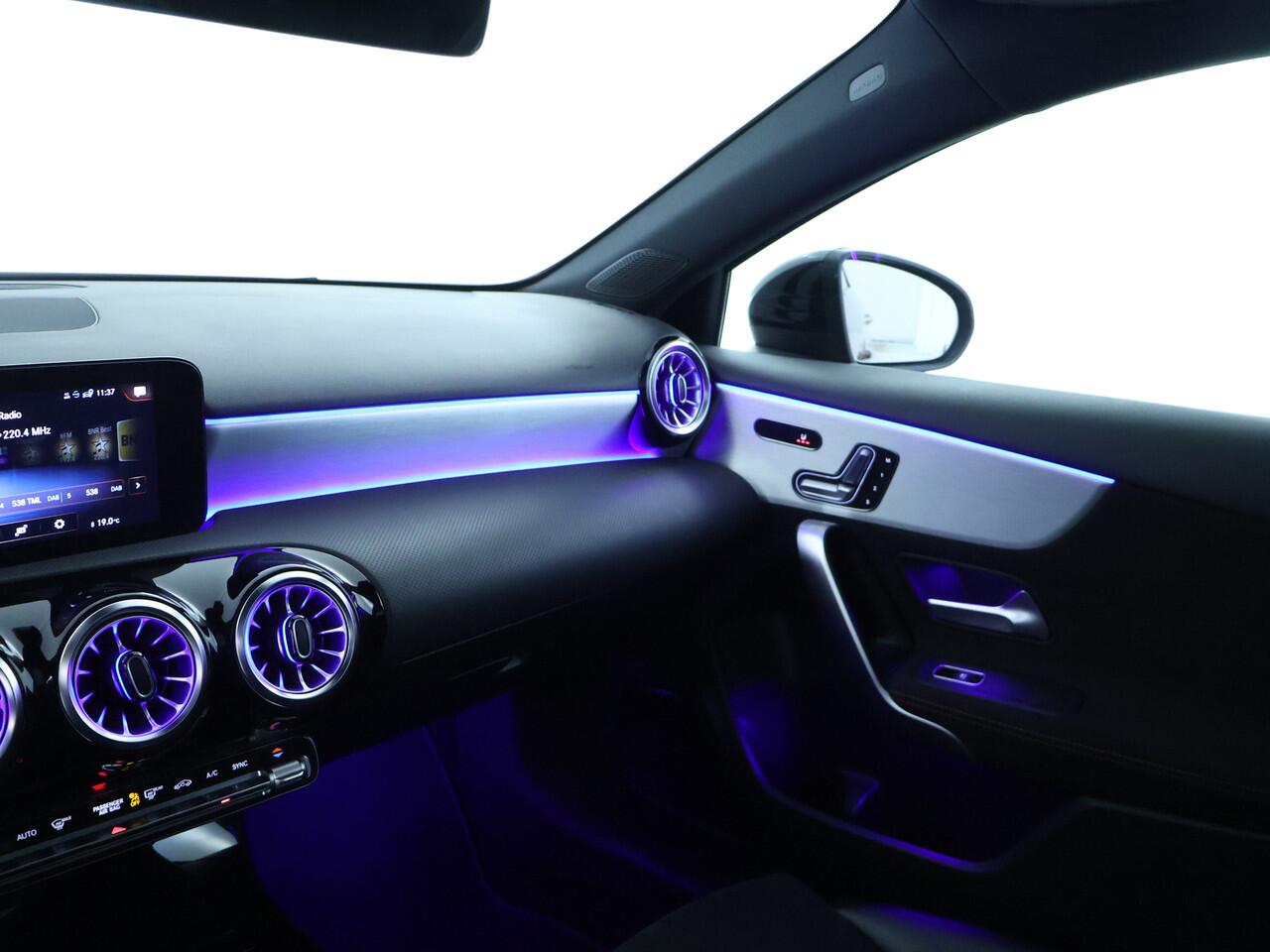 Mercedes-Benz A-KLASSE 180 Business Solution AMG | Panoramadak | Memory Pakket | Cruise Control | Inclusief 24 maanden MB Certified garantie voor Europa.