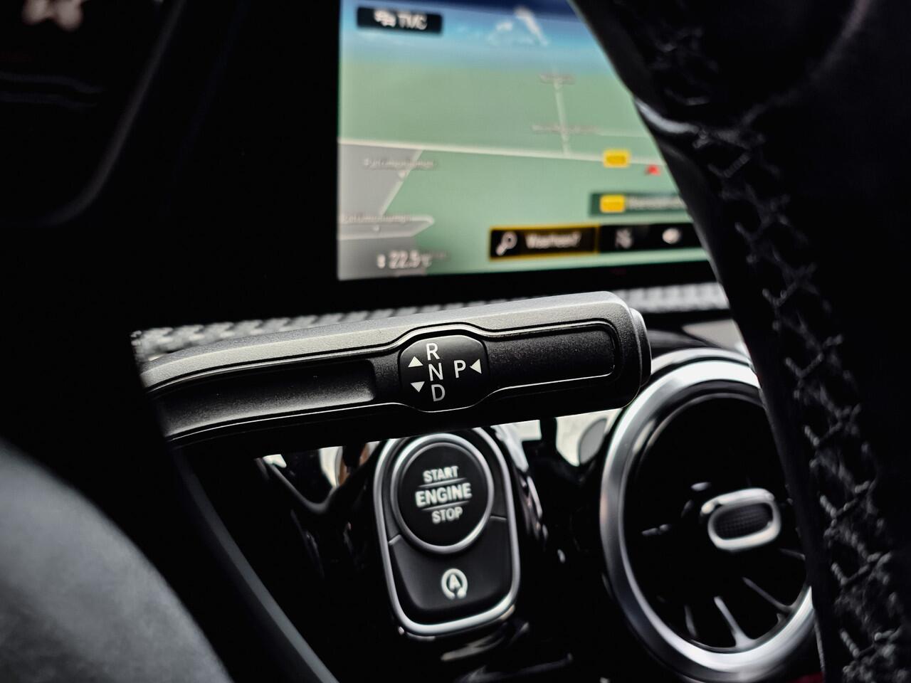 Mercedes-Benz A-KLASSE 180D LIMITED AUTOM SPORTLEDER NAVI CAMERA 17 INCH AMG-LMV PDC