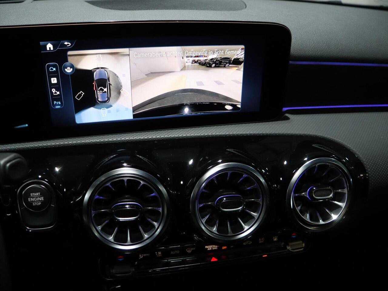 Mercedes-Benz A-KLASSE 250e Business Solution AMG | Panoramaschuifdak | Premium Plus | Head-up display | Dodehoekassistent |